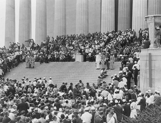 People gather at the Lincoln Memorial for King's speech. People gather at the Lincoln Memorial for King's speech.