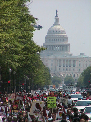 A photograph of protestors marching to the Whiote House. A photograph of protestors marching to the Whiote House.